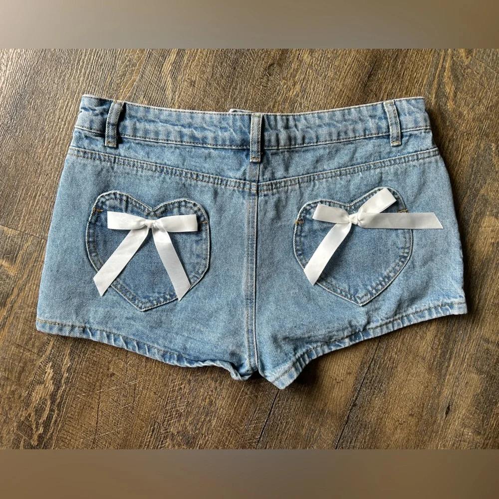 EDIKTED White Bow Pocket Jean Shorts, Size L - Picture 2 of 11